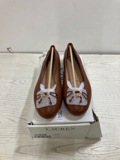 Lot 27  
            Nottingham SR2 - Delivery Only 

                
LAUREN BY RALPH LAUREN JAYNA BALLET FLATS SIZE: UK 5 ORIGINAL RRP: 119.00