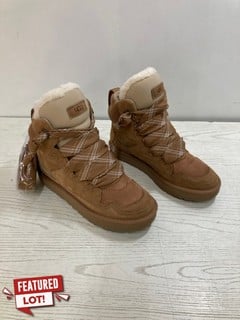 Lot 28  
            Nottingham SR2 - Delivery Only 

                
UGG HIGHMEL TRAINER SIZE UK: 8 ORIGINAL RRP: £150.00