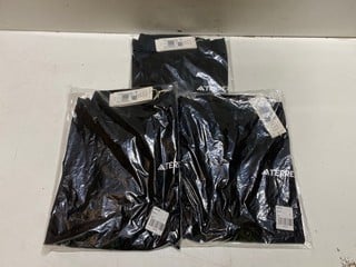 Lot 300  
            Nottingham SR2 - Delivery Only 

                
3 X ADIDAS WOMEN'S TERREX MULTI CLIMACOOL 1/2 ZIP UK SIZE: XL