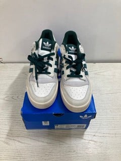 Lot 30  
            Nottingham SR2 - Delivery Only 

                
ADIDAS FORUM LOW CL SIZE: UK 7.5 ORIGINAL RRP: £100.00