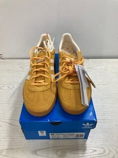 Lot 31  
            Nottingham SR2 - Delivery Only 

                
ADIDAS HANDBALL SPEZIAL SIZE: UK 9 ORIGINAL RRP: £90.00