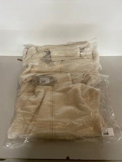 Lot 331  
            Nottingham SR2 - Delivery Only 

                
2 X JACK WOLFSKIN HIGHCOURT COAT W UK SIZE: XL