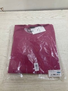 Lot 35  
            Nottingham SR2 - Delivery Only 

                
PAUL SMITH CREW NECK KNITTED SWEATER