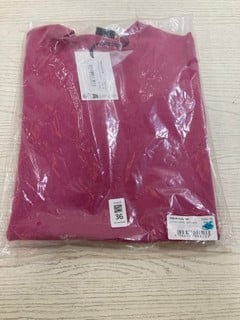 Lot 36  
            Nottingham SR2 - Delivery Only 

                
PAUL SMITH CREW NECK KNITTED SWEATER