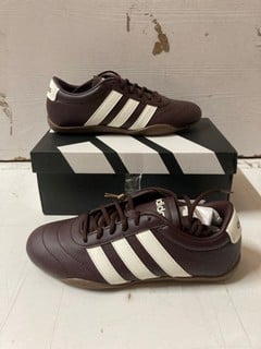Lot 443  
            Nottingham SR2 - Delivery Only 

                
ADIDAS GRAND COURT LO W UK SIZE: 4