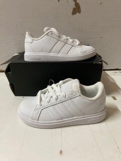 Lot 445  
            Nottingham SR2 - Delivery Only 

                
ADIDAS GRAND COURT 2.0 UK SIZE: 11K