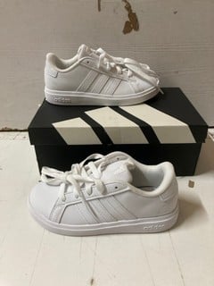 Lot 461  
            Nottingham SR2 - Delivery Only 

                
ADIDAS GRAND COURT 2.0 UK SIZE: 13K