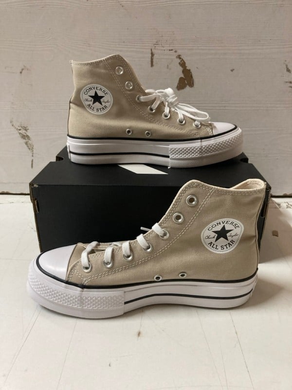 Lot 466  
            Nottingham SR2 - Delivery Only 

                
CONVERSE CHUCK TAYLOR ALL STAR LIFT PLATFORM SEASONAL COLOR UK SIZE: 5.5