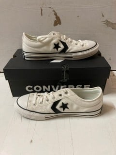Lot 570  
            Nottingham SR2 - Delivery Only 

                
CONVERSE STAR PLAYER 76 LOW UK SIZE: 5.5