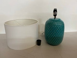 Lot 65  
            Nottingham SR2 - Delivery Only 

                
CHLOE TABLE LAMP