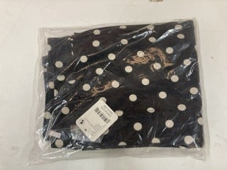 Lot 68  
            Nottingham SR2 - Delivery Only 

                
BOX OF MOLLY PRINTED SLIM P UK SIZE: 4 ORIGINAL RRP: £88.00