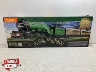 Lot 6  
            Nottingham SR2 - Delivery Only 

                
HORNBY FLYING SCOTSMAN 00 GAUGE TRAIN SET ORIGINAL RRP: £249.99