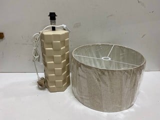 Lot 700  
            Nottingham SR2 - Delivery Only 

                
2 X CHECKERBOARD CERAMIC TABLE LAMP