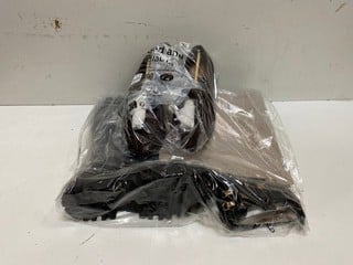 Lot 739  
            Nottingham SR2 - Delivery Only 

                
2 X ITEMS INC BLACK WOMEN'S BOOTS UK SIZE: 4