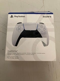 Lot 73  
            Nottingham SR2 - Delivery Only 

                
SONY PLAYSTATION 5 DUAL SENSE WIRELESS CONTROLLER