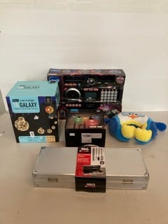 Lot 76  
            Nottingham SR2 - Delivery Only 

                
3 X ITEMS INC PLUG-IN 10 GALAXY FIREFLY FESTOON LIGHTS