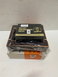 Lot 778  
            Nottingham SR2 - Delivery Only 

                
3 X ITEMS INC BAYLIS HARDING ENGLAND SET