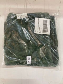 Lot 911  
            Nottingham SR2 - Delivery Only 

                
RISK TAKER CORD STRAIGHT TROUSERS: UK SIZE 29 ORIGINAL RRP: £118.00