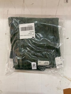 Lot 913  
            Nottingham SR2 - Delivery Only 

                
RISK TAKER CORD STRAIGHT TROUSERS: UK SIZE 26 ORIGINAL RRP: £118.00