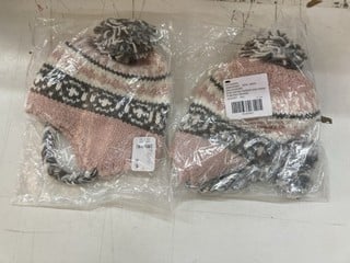 Lot 944  
            Nottingham SR2 - Delivery Only 

                
2 X POM KNIT BEANIE ORIGINAL RRP: £40.00 EACH