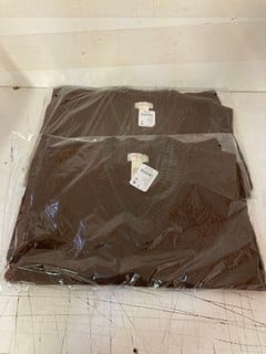 Lot 134  
            Nottingham SR3 - Delivery Only 
                
2 X ALL STAR STRIPED PONCHO ALL SIZE (COCOA) ORIGINAL RRP £68 EACH