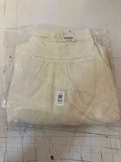 Lot 162  
            Nottingham SR3 - Delivery Only 

                
WOMEN'S DESIGNER SWEET TALK CHINO SIZE 10 (WHITE) ORIGINAL RRP £118