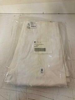 Lot 163  
            Nottingham SR3 - Delivery Only 

                
WOMEN'S DESIGNER JAYDE FLARE SIZE 31 (WHITE) ORIGINAL RRP £88