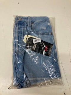Lot 322  
            Nottingham SR3 - Delivery Only 

                
LEVI RIB CAGE VINTAGE DENIM SHORTS SIZE: 27