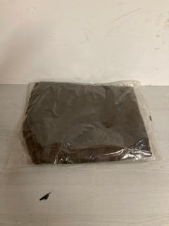 Lot 364  
            Nottingham SR3 - Delivery Only 
                
DYLAN VEGAN LONG SHORTS IN BROWN SIZE: 26 ORIGINAL RRP $98