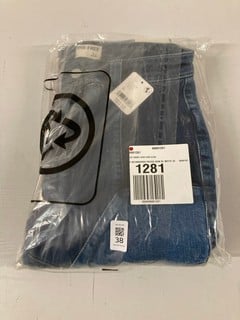 Lot 38  
            Nottingham SR3 - Delivery Only 
                
WOMEN'S DESIGNER NO BOUNDARIES PIECED DENIM JEANS SIZE 26 (BLUE MOTIF) ORIGINAL R...