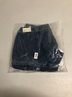 Lot 400  
            Nottingham SR3 - Delivery Only 

                
CURVY LOW RYDER SHORTS VINTAGE DENIM SIZE: 30 ORIGINAL RRP £88