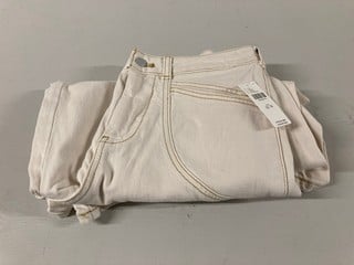 Lot 41  
            Nottingham SR3 - Delivery Only 
                
WOMEN'S DESIGNER BOOTCUT JEANS SIZE 25 W (WHITE) ORIGINAL RRP £125