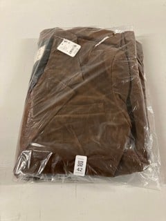 Lot 42  
            Nottingham SR3 - Delivery Only 
                
WOMEN'S DESIGNER PAPERCUT VEGAN BLAZER M (BROWN) ORIGINAL RRP :£168