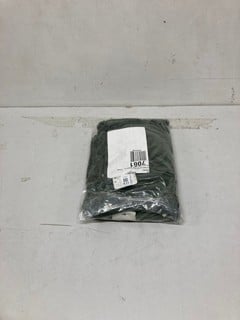 Lot 431  
            Nottingham SR3 - Delivery Only 

                
RISK TAKER CORD STRIGHT TROUSER SIZE: 24 ORIGINAL RRP $128