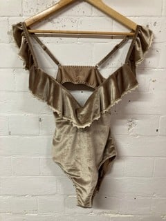 Lot 46  
            Nottingham SR3 - Delivery Only 
                
WOMEN'S DESIGNER CAFECITO TAUPE TOP S ORIGINAL RRP $220 USD