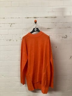 Lot 564  
            Nottingham SR3 - Delivery Only 

                
WOMEN'S DESIGNER JUMPER SIZE: M