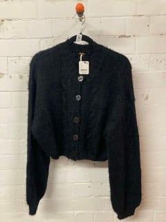 Lot 567  
            Nottingham SR3 - Delivery Only 

                
WOMEN'S BLACK CARDIGAN SIZE: M ORIGINAL RRP £140