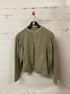 Lot 572  
            Nottingham SR3 - Delivery Only 

                
WOMEN'S LAUREL OAK JUMPER SIZE: L ORIGINAL RRP £118