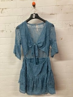 Lot 573  
            Nottingham SR3 - Delivery Only 

                
WOMEN'S LACE MINI DRESS SIZE: M ORIGINAL RRP £118