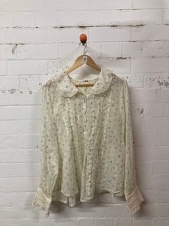 Lot 577  
            Nottingham SR3 - Delivery Only 

                
WOMEN'S BLUEBELL COMBO SHIRT SIZE: M ORIGINAL RRP $128