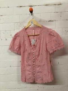 Lot 579  
            Nottingham SR3 - Delivery Only 
                
WOMEN'S DESIGNER PINK SHIRT SIZE: XS ORIGINAL RRP £118