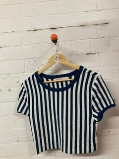 Lot 580  
            Nottingham SR3 - Delivery Only 
                
WOMEN'S DESIGNER JUMPER SIZE: XL ORIGINAL RRP £118