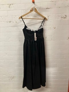 Lot 587  
            Nottingham SR3 - Delivery Only 
                
WOMEN'S BLACK DESIGNER DRESS SIZE: S ORIGINAL RRP $289