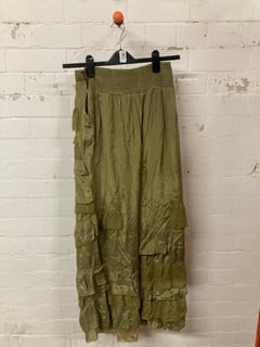 Lot 597  
            Nottingham SR3 - Delivery Only 
                
WOMEN'S WEEPING WILLOW SKIRT SIZE: S ORIGINAL RRP £228