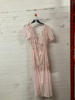 Lot 603  
            Nottingham SR3 - Delivery Only 
                
WOMEN'S APPLE BLOSSOM PINK DRESS SIZE: M ORIGINAL RRP £118