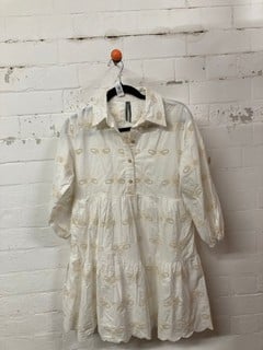 Lot 606  
            Nottingham SR3 - Delivery Only 
                
WOMEN'S WHITE DESIGNER DRESS SIZE: XXS ORIGINAL RRP £150