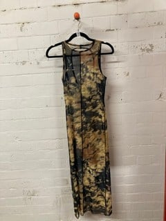 Lot 609  
            Nottingham SR3 - Delivery Only 
                
WOMEN'S DESIGNER HAZE DRESS SIZE: 4 ORIGINAL RRP $248