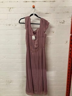 Lot 612  
            Nottingham SR3 - Delivery Only 
                
WOMEN'S NOSTALGIA ROSE PINK DRESS SIZE: M ORIGINAL RRP £188