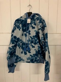 Lot 613  
            Nottingham SR3 - Delivery Only 
                
CHAMBRAY COMBO JUMPER SIZE: S ORIGINAL RRP £118