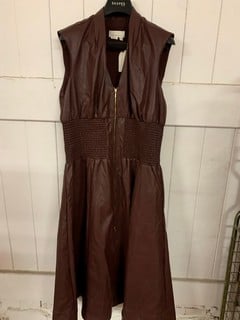 Lot 628  
            Nottingham SR3 - Delivery Only 
                
WOMEN'S DESIGNER CHOCOLATE LEATHER DRESS SIZE: 1X ORIGINAL RRP £148